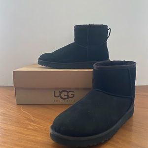 UGG Women’s Mini Classic Black Suede like new